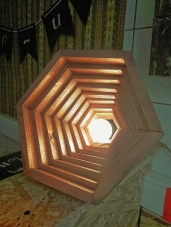 gallery/lamp_zeshoeken_gelijk_koper